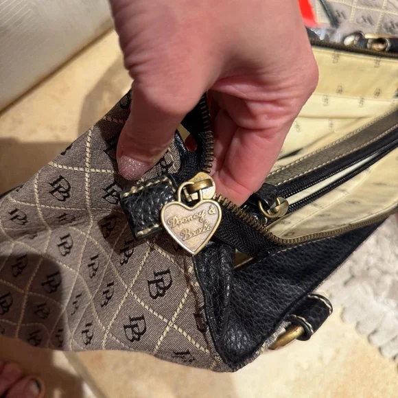 ❌SOLD❌Dooney & Bourke Black and Brown Satchel - Picture 6 of 9